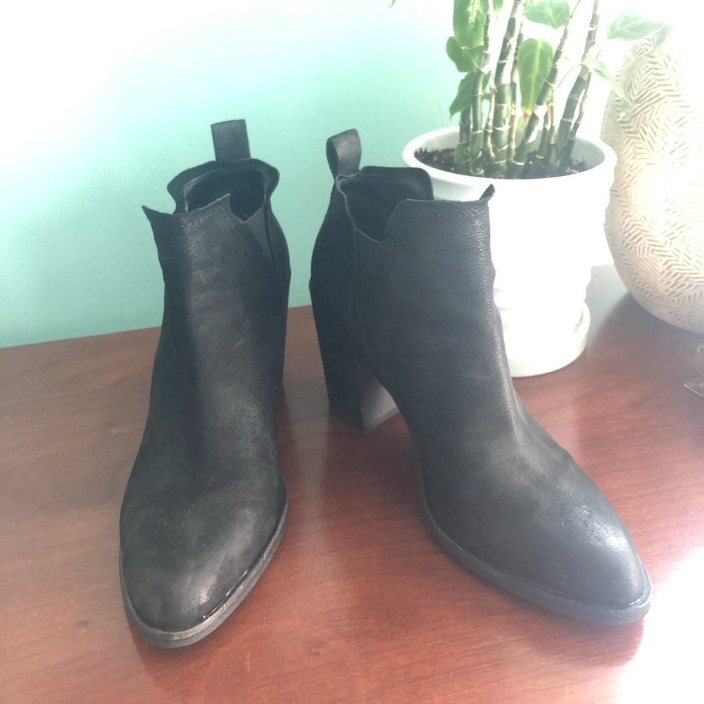 Dolce Vita Simone Black Block Heel Bootie 10